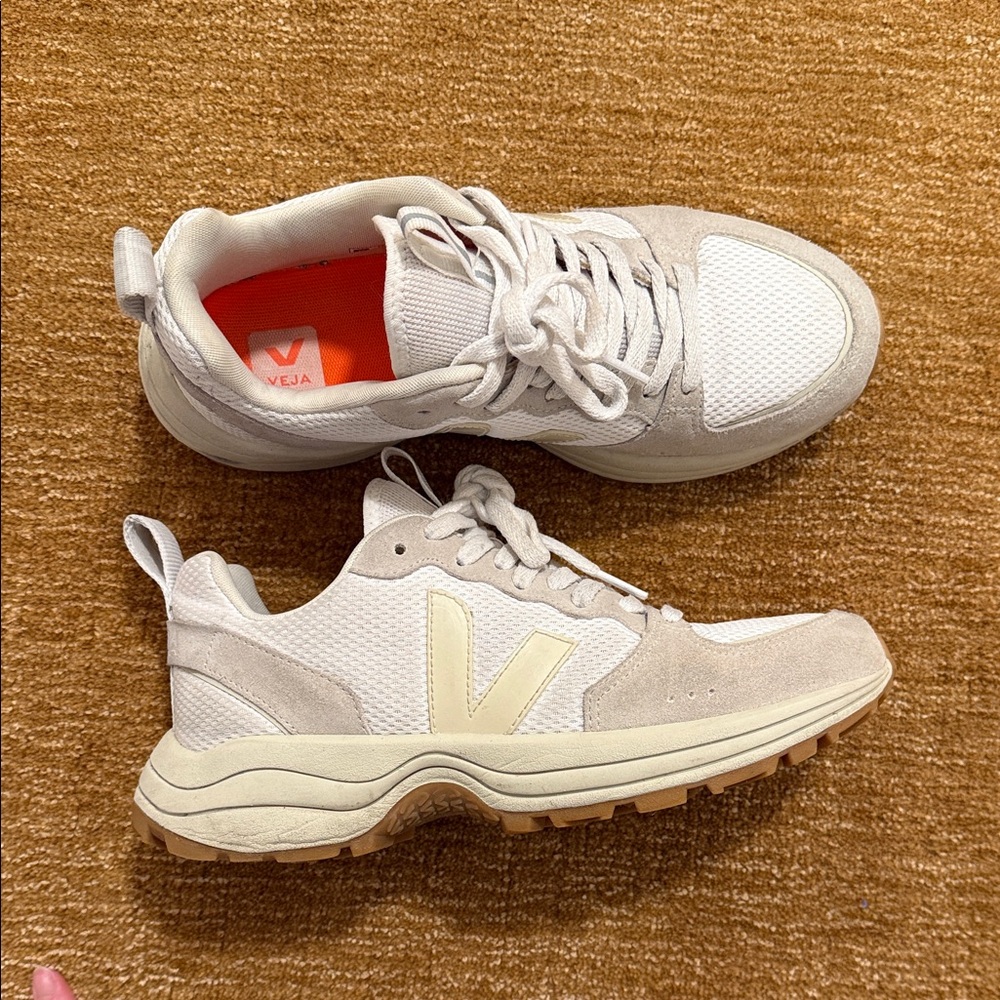 Veja Venturi Trainer Sneakers - Size 9
